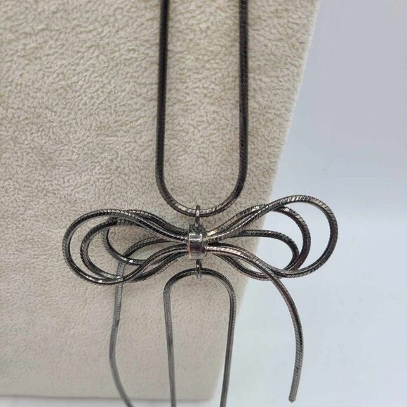 J Crew Gunmetal Snake Chain Long Bow Double Strand Necklace  NWOT! - Picture 7 of 9